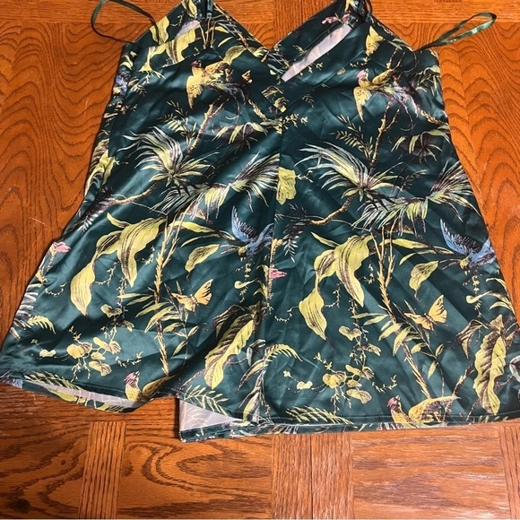 Revolve Superdown Women's Frankie Tropical Birds Romper Sz S Relaxed Fit - Picture 16 of 16